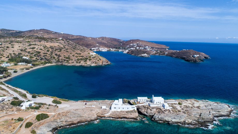 Η Σίφνος, το Κυκλαδίτικο νησί της αρμονίας, δηλώνει έτοιμη να υποδεχτεί τους φίλους της σύμφωνα με το φετινό πλάνο ανοίγματος του τουρισμού!