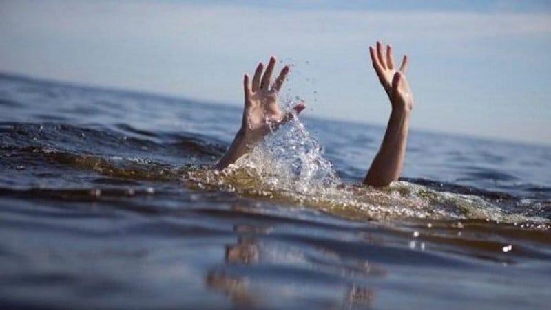 Αστυνομικός βούτηξε στη θάλασσα και έσωσε 19χρονη στη Χίο