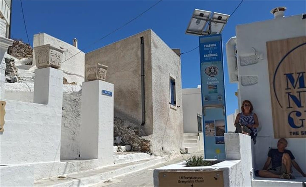 σέριφος φόρτιση κινητών τηλεφώνων