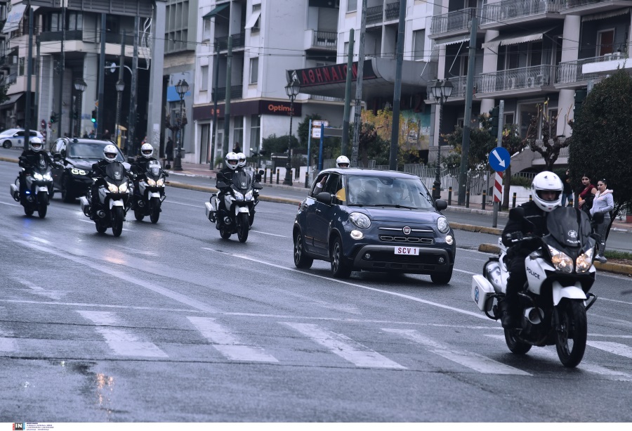 Ο πάπας Φραγκίσκος στην Ελλάδα με αυτοκίνητο Fiat «πεντακοσαράκι»