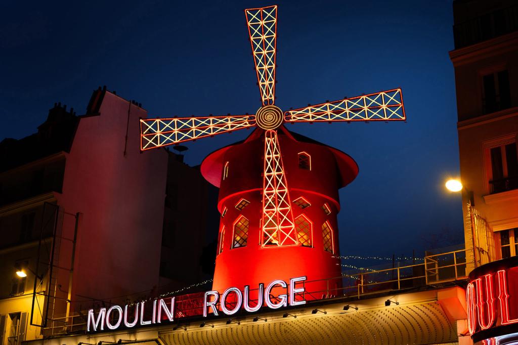 Moulin Rouge Airbnb