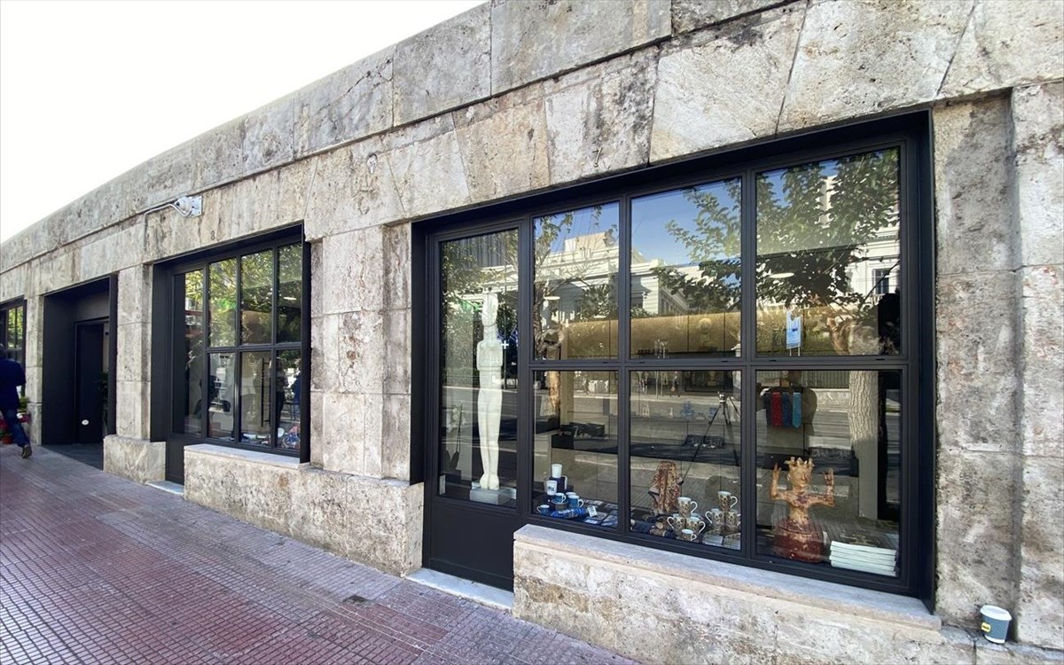ανακαινισμένα ιστορικά Ανθοπωλεία της Βουλής - Λουλουδάδικα