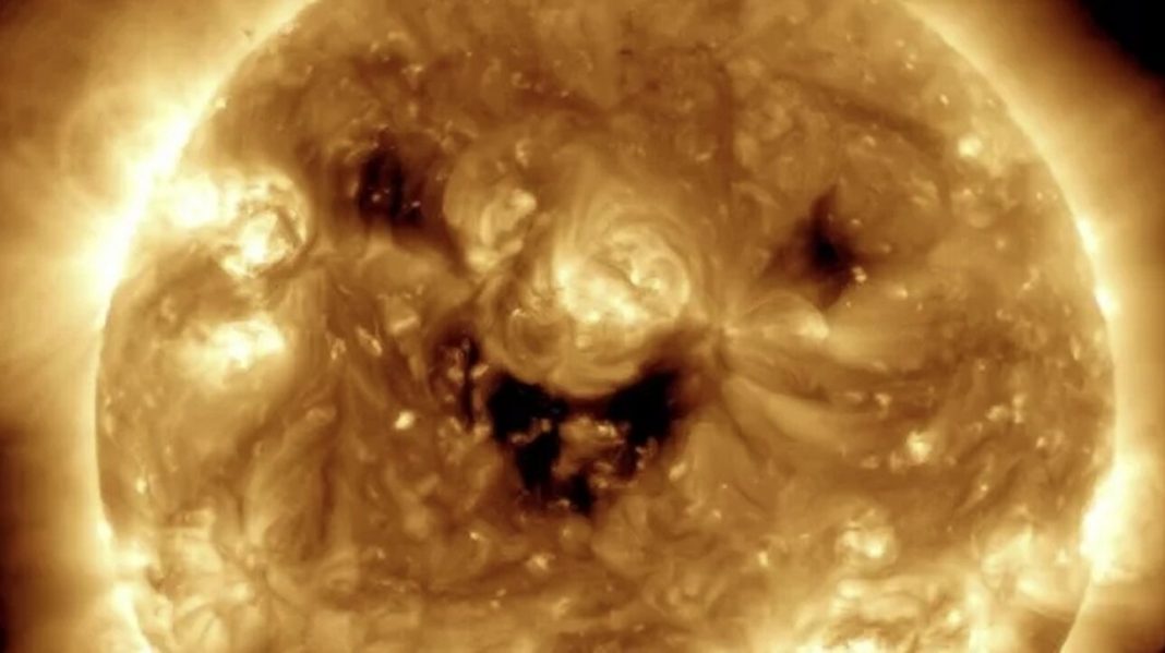 Ήλιος NASA χαμόγελο