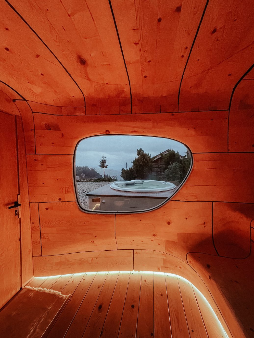 Wooden Cave: Μια ξύλινη σπηλιά στα Τρίκαλα Κορινθίας
