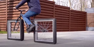 Ένας youtuber έφτιαξε ποδήλατο με τετράγωνους τροχούς