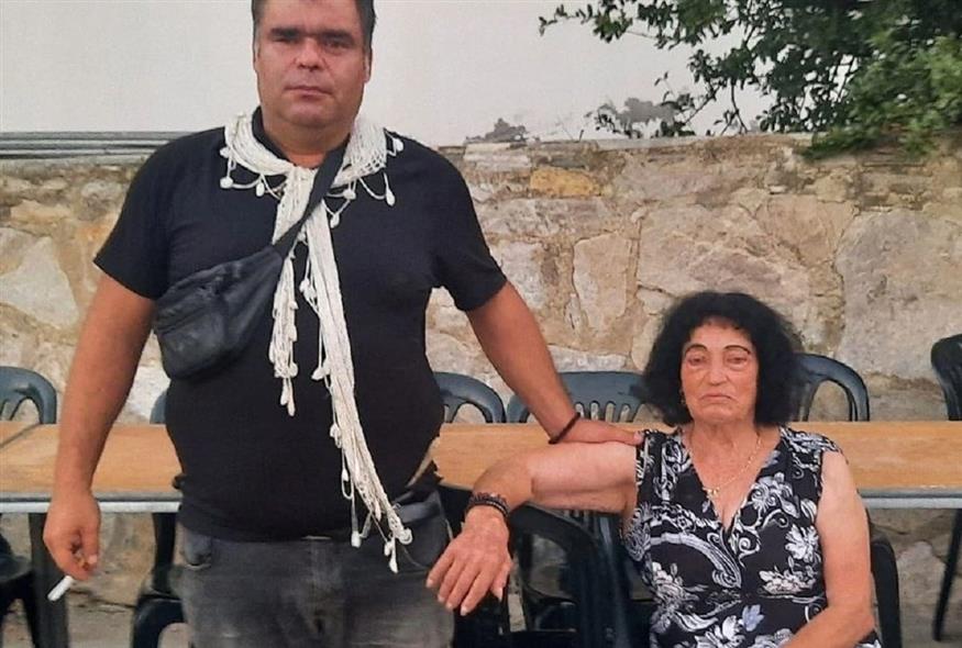 Η 82χρονη Παρασκιώ και ο 41χρονος Κωστής από την Κρήτη αποδεικνύουν πως ο έρωτας χρόνια δεν κοιτά