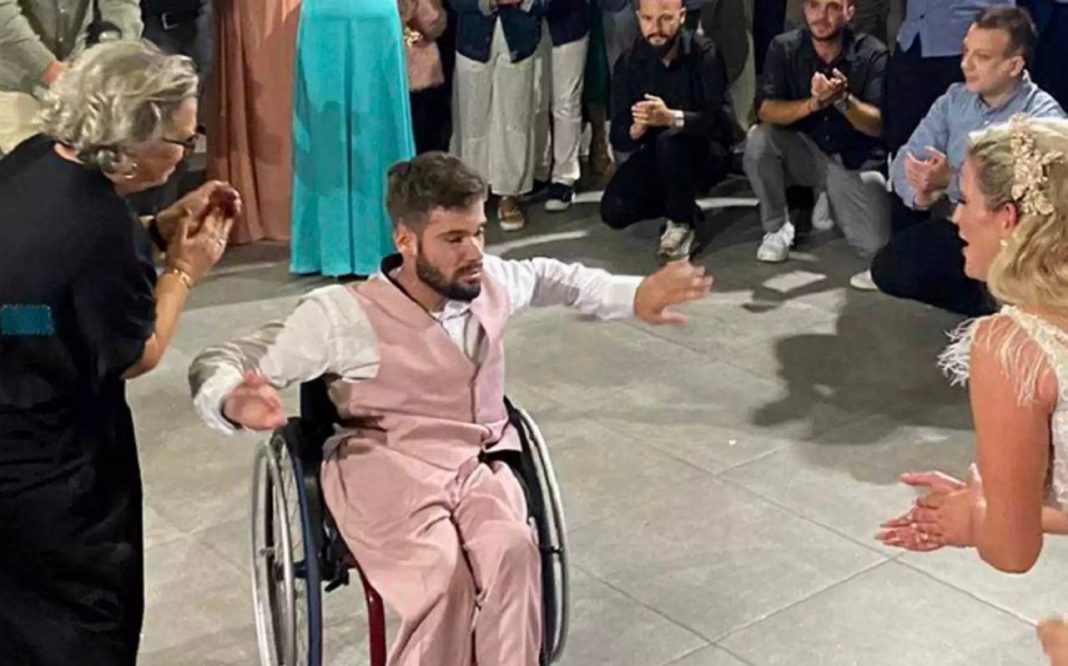 ζεϊμπέκικο Ραφαήλ Πατρωνίδης