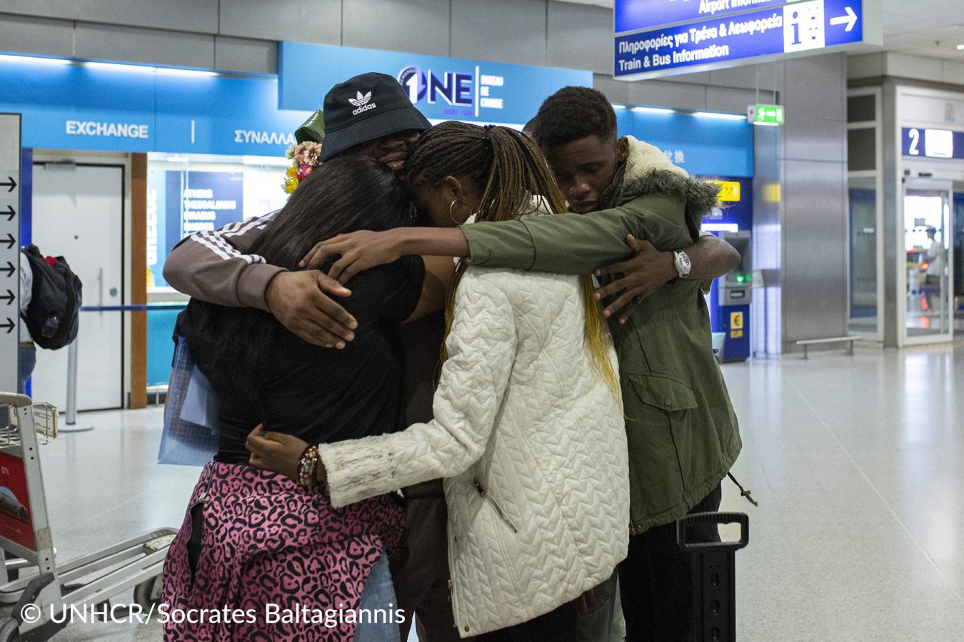 Αληθινή Ιστορία: Ο Barly συναντά μετά από 8 χρόνια την οικογένεια του στο Αεροδρόμιο της Αθήνας
