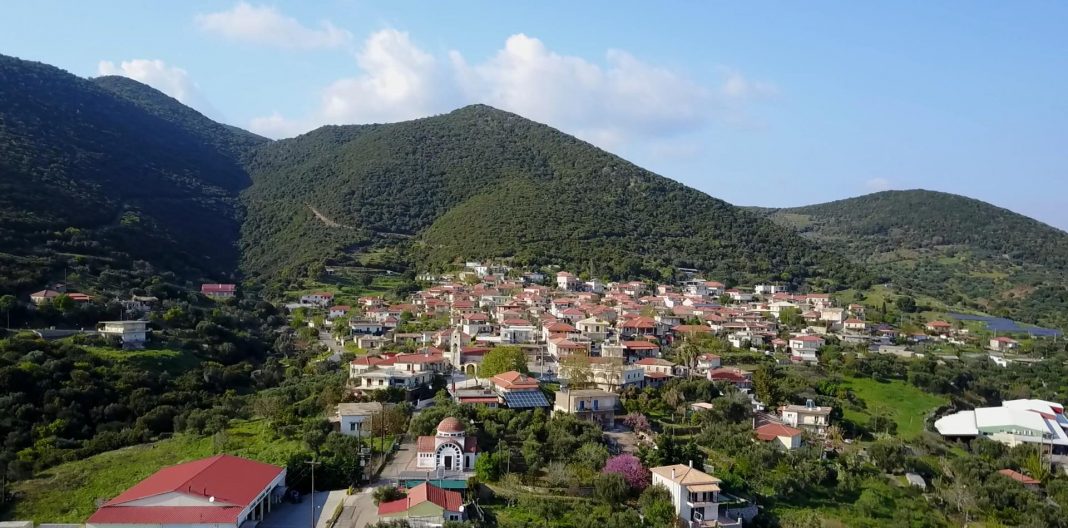 Τρίκορφο