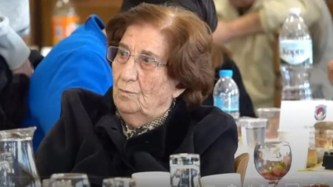 συνταξιούχος δασκάλα δωρεά