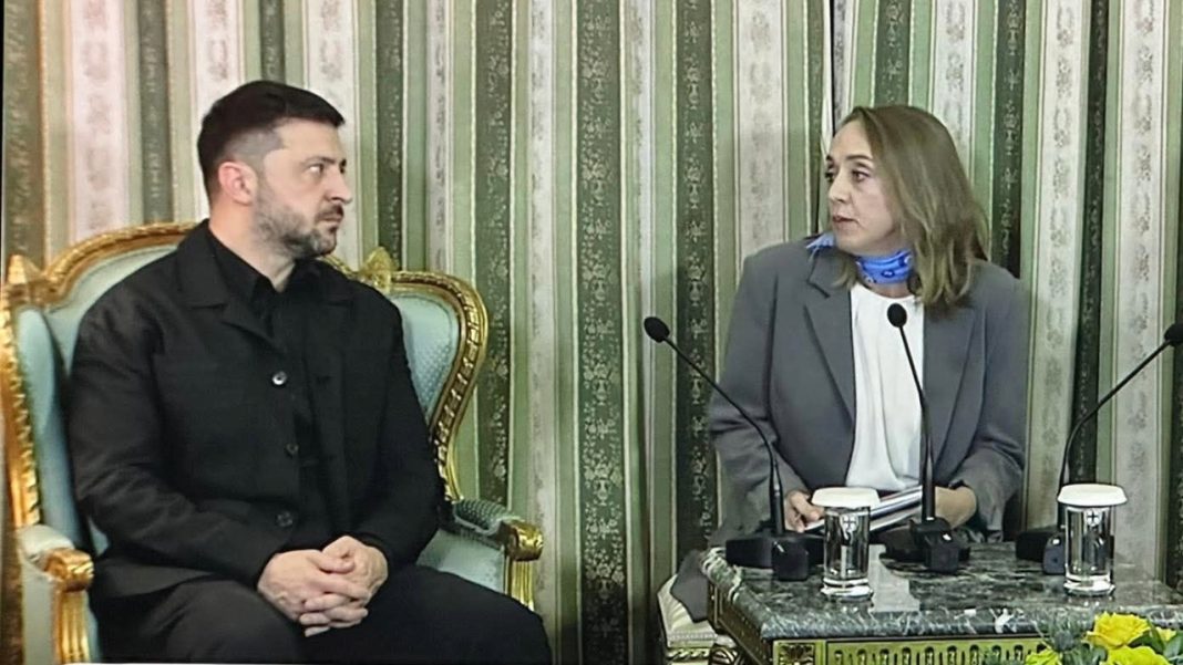 Η Όλγα Σαπολάγιεβα πλάι στον Βολοντίμιρ Ζελένσκι